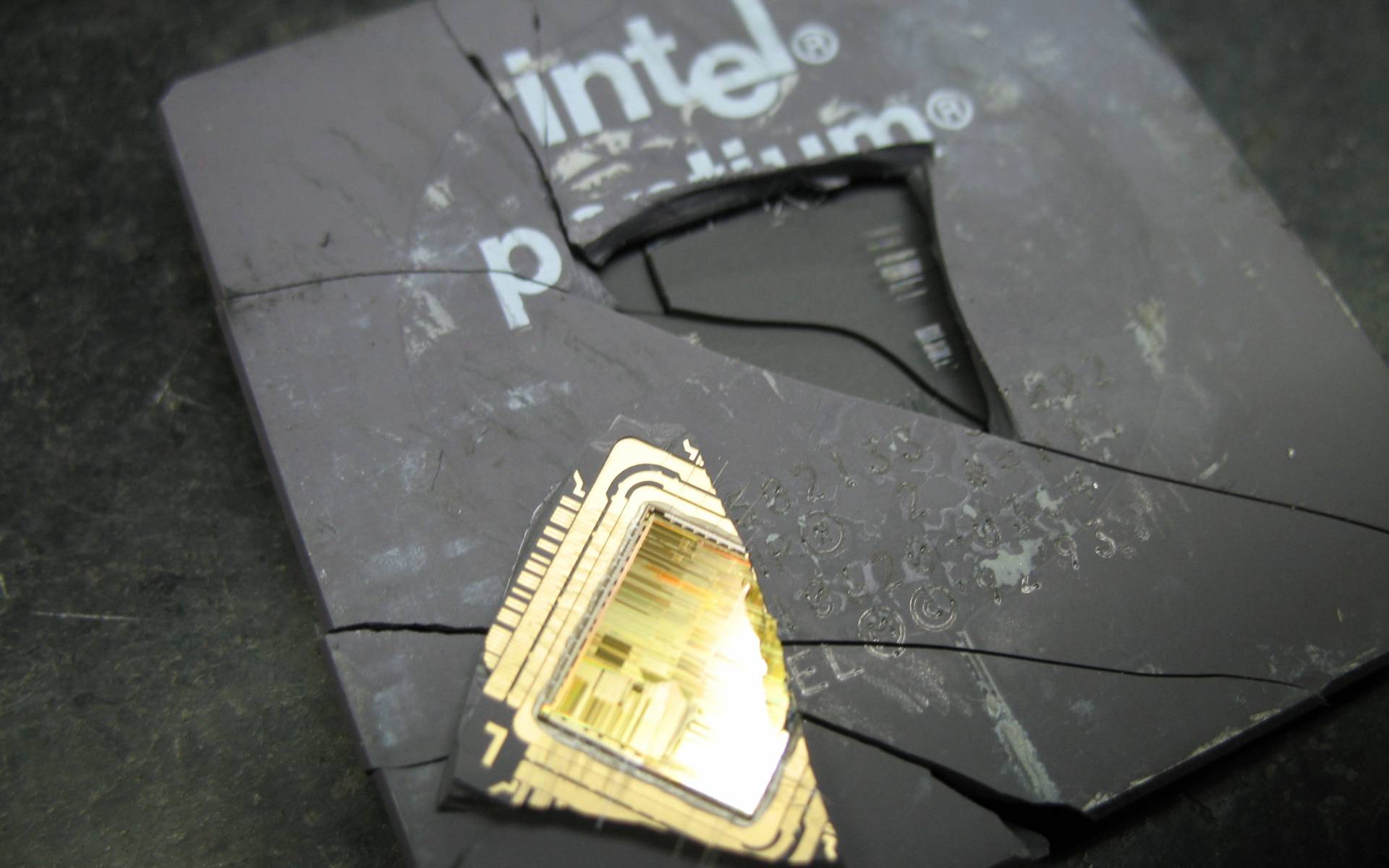 Сломанный процессор Intel обои для рабочего стола, картинки, фото ...
