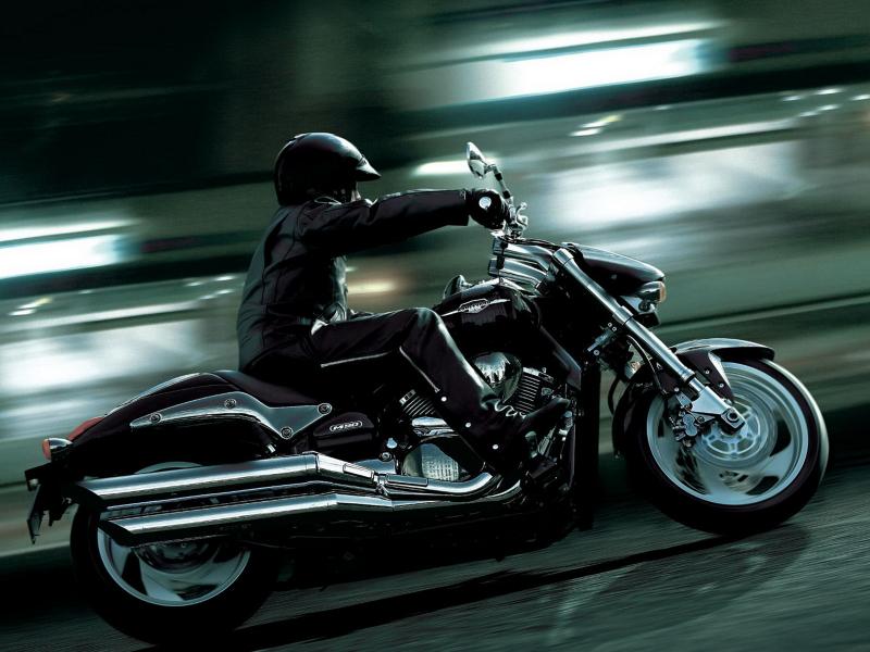 Мотоцикл Сузуки VZ 1500 800x600
