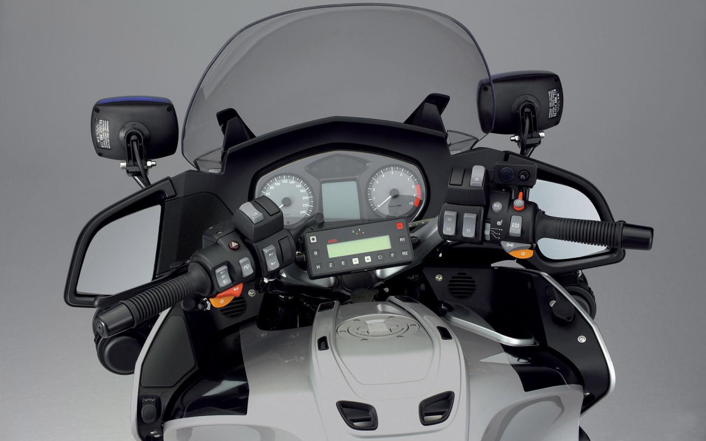 Панель управления / Мотоцикл BMW 1440x900