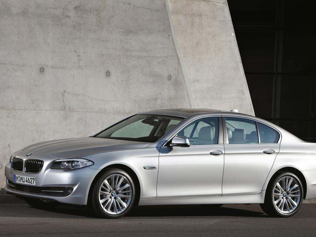 2011 BMW 5 ерии 1024x768