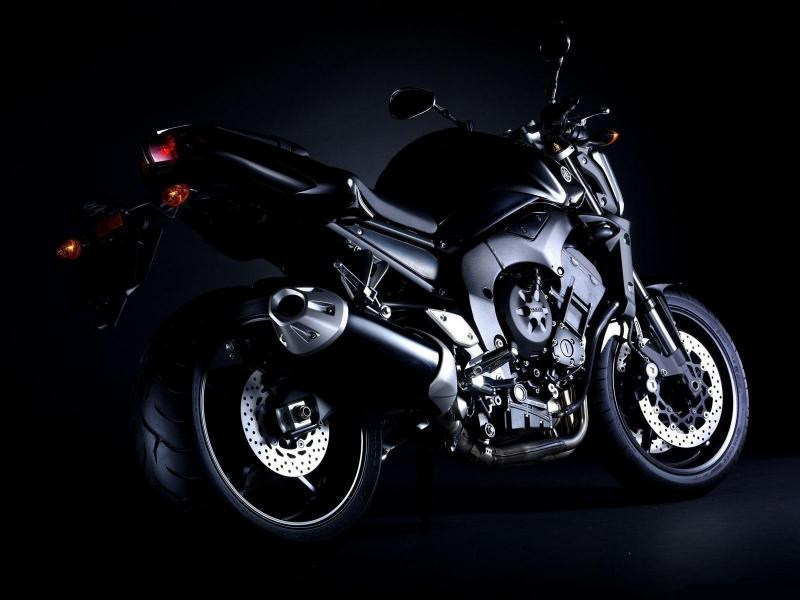 Мотоцикл Ямаха 800x600