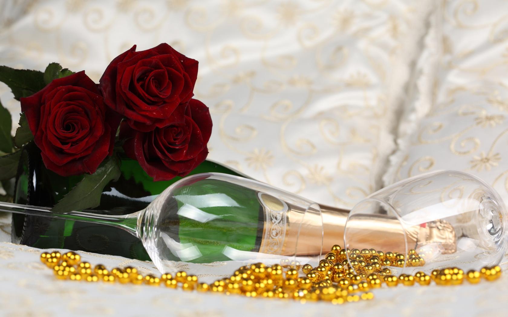 Розы, шампанское, бакалы, бусы 1680x1050