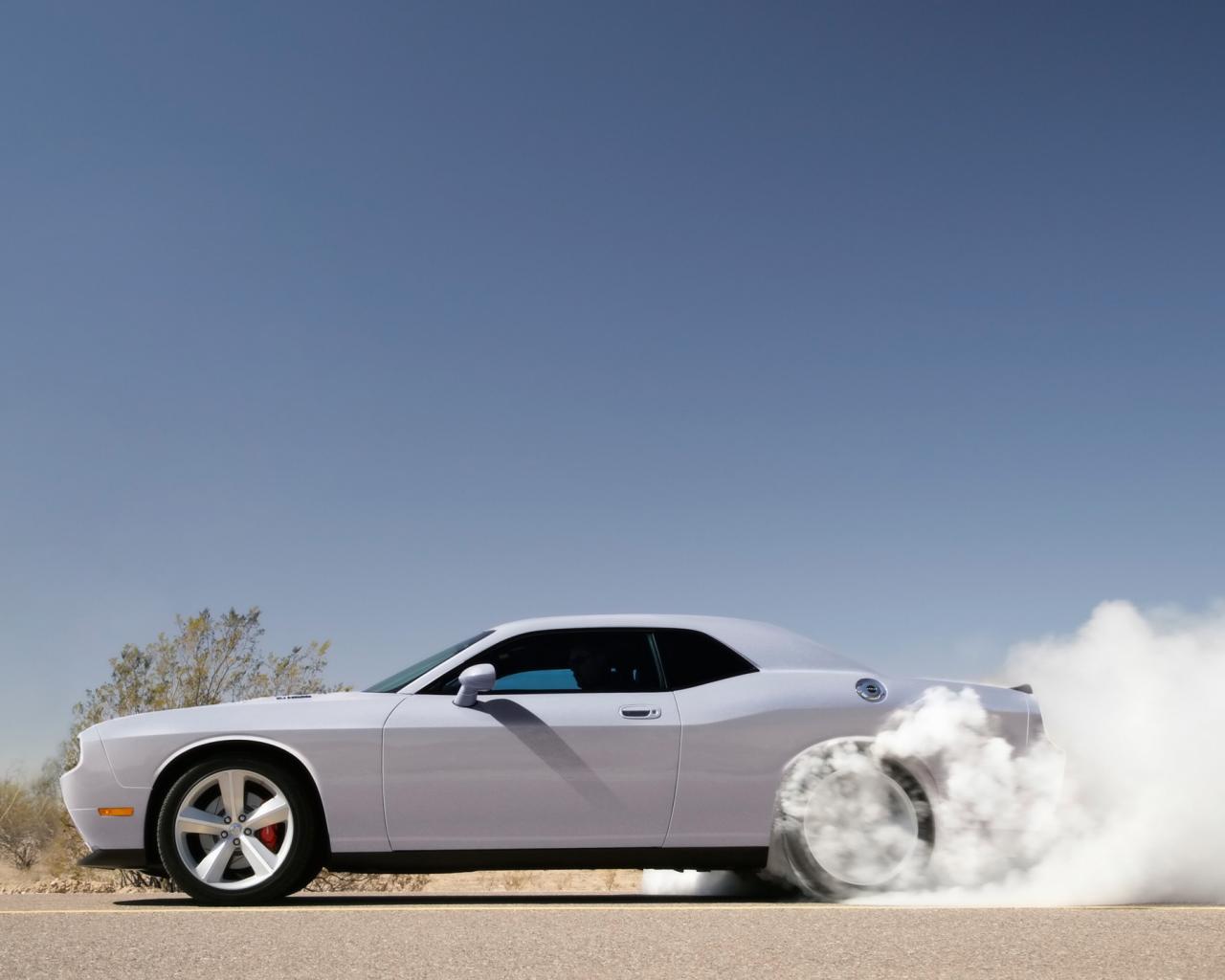 2009 Dodge Challenger Srt8 Side Smoke 1280x1024