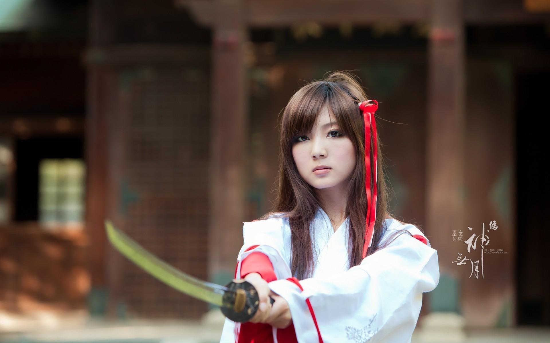 Девушка с самурайским мечом 1920x1200