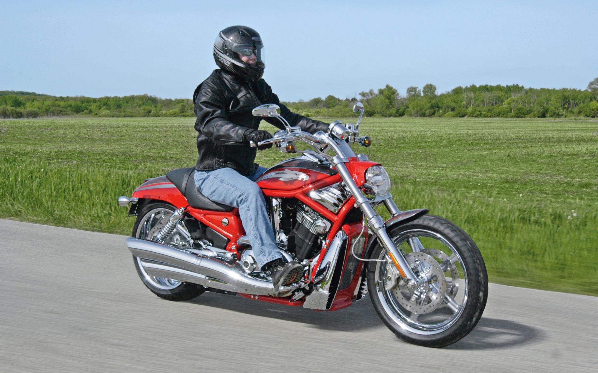 Harley-Davidson VRSCE2 Screamin Eagle V 1920x1200