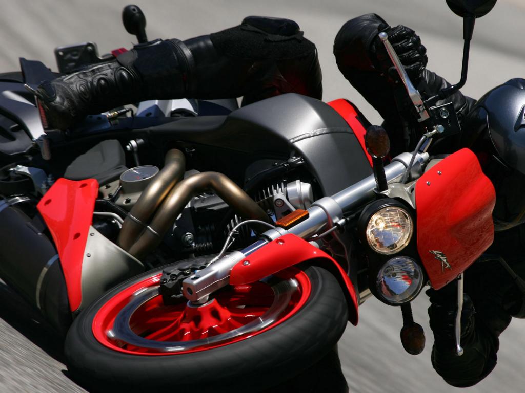 Мощь спортивного мотоцикла 1024x768