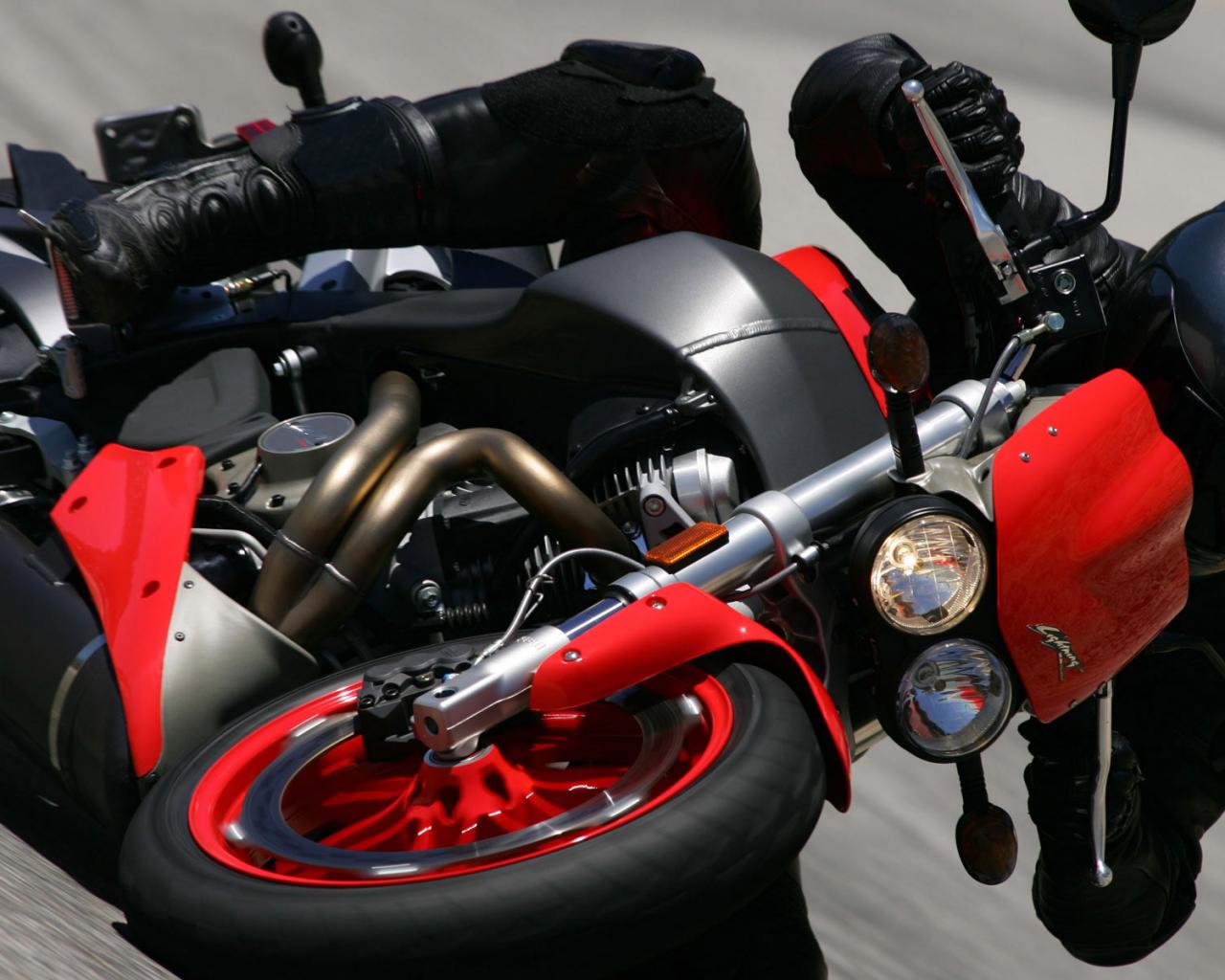 Мощь спортивного мотоцикла 1280x1024