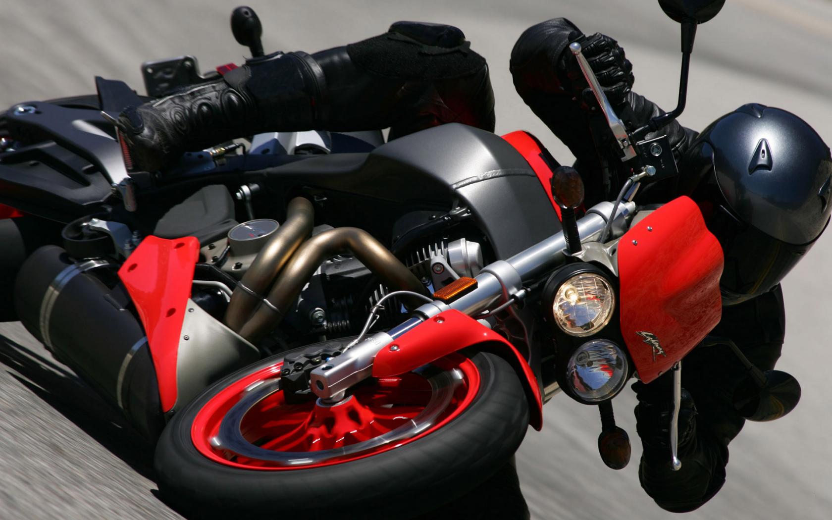 Мощь спортивного мотоцикла 1680x1050