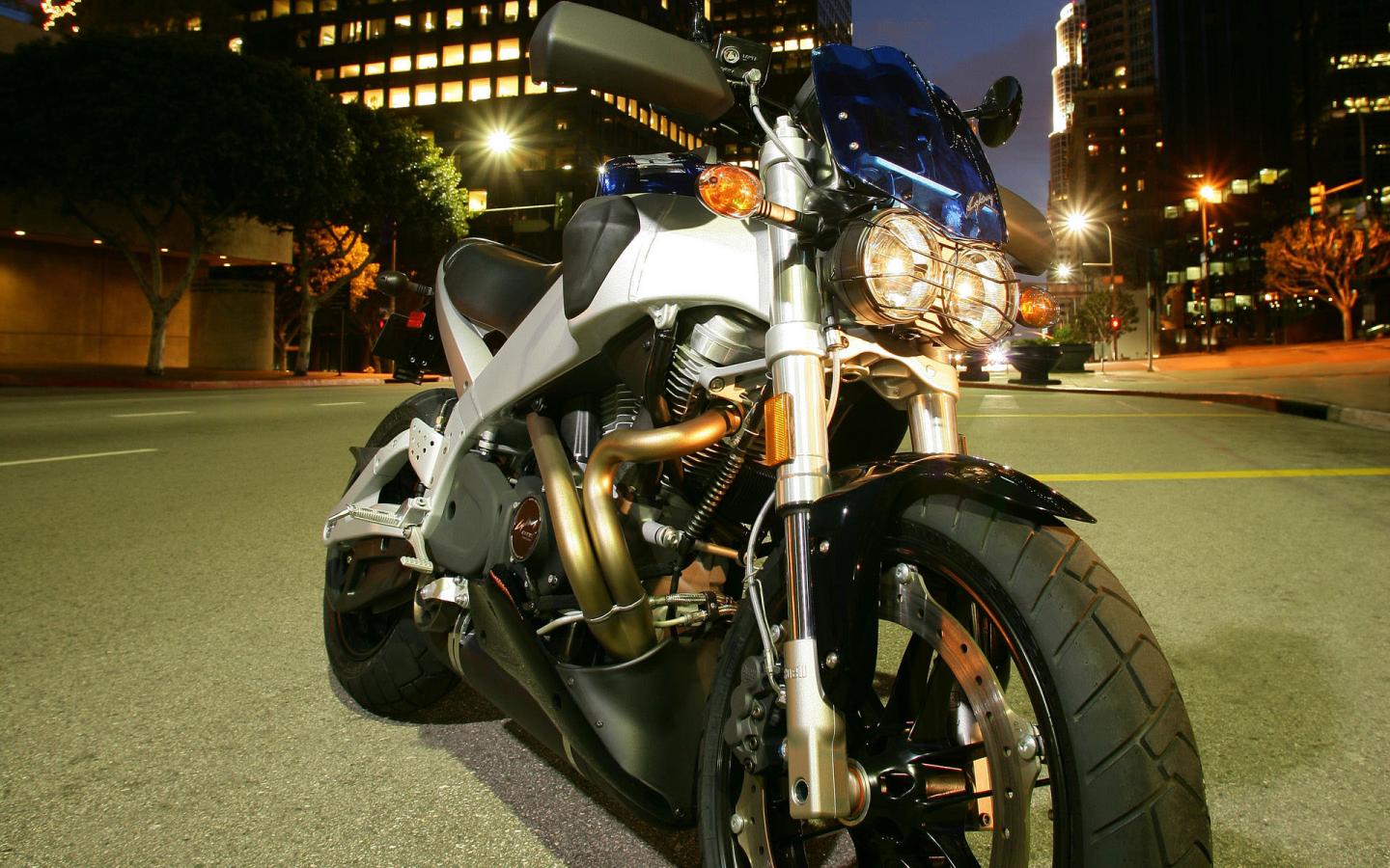 Реальный мотоцикл 1440x900