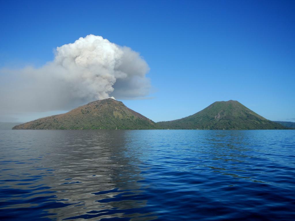 Вулкан, остров, извержение 1024x768