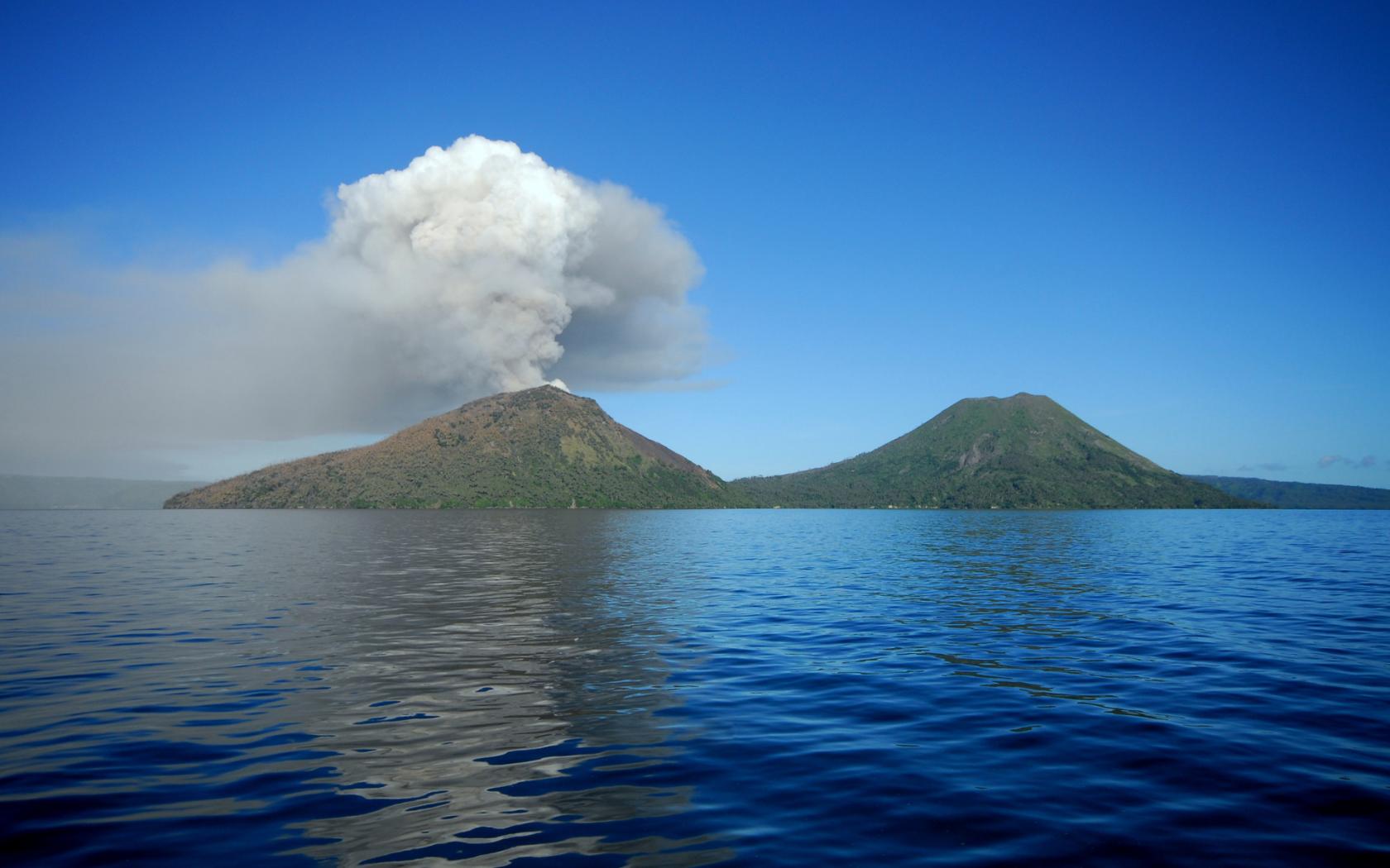 Вулкан, остров, извержение 1680x1050