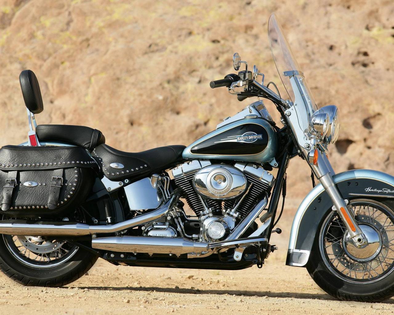 Мощный мотоцикл 1280x1024