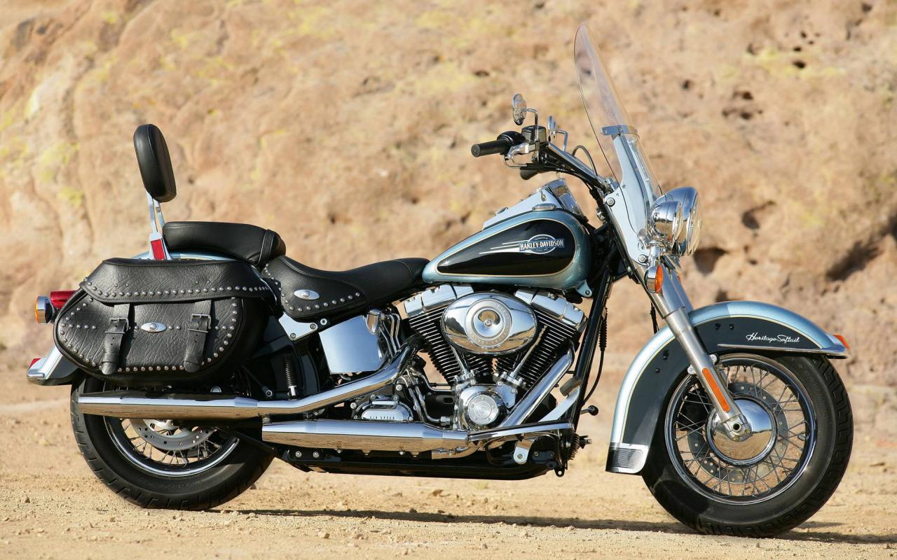 Мощный мотоцикл 1280x800