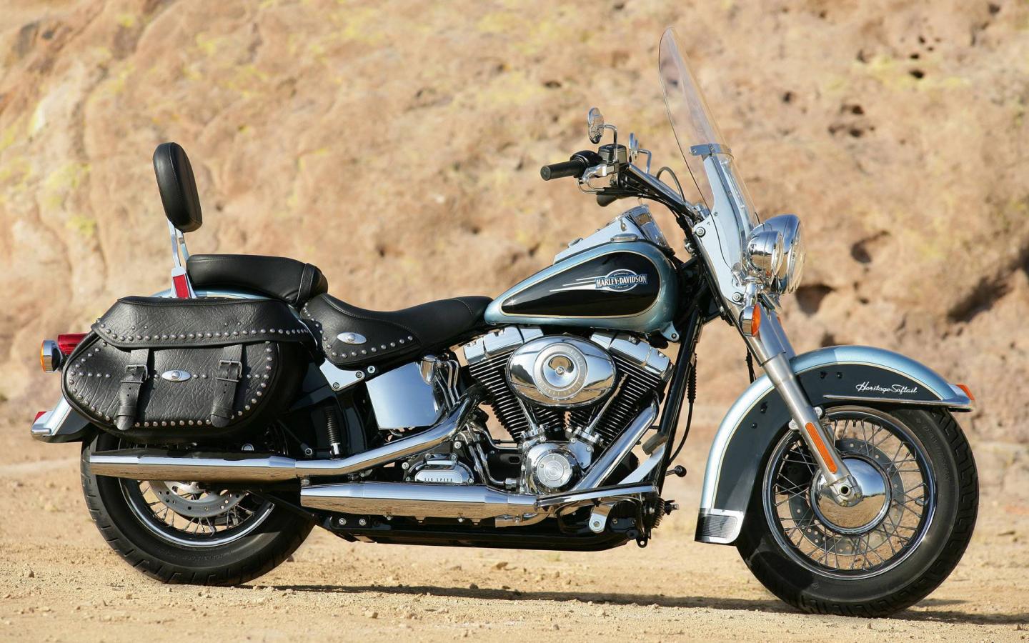 Мощный мотоцикл 1440x900