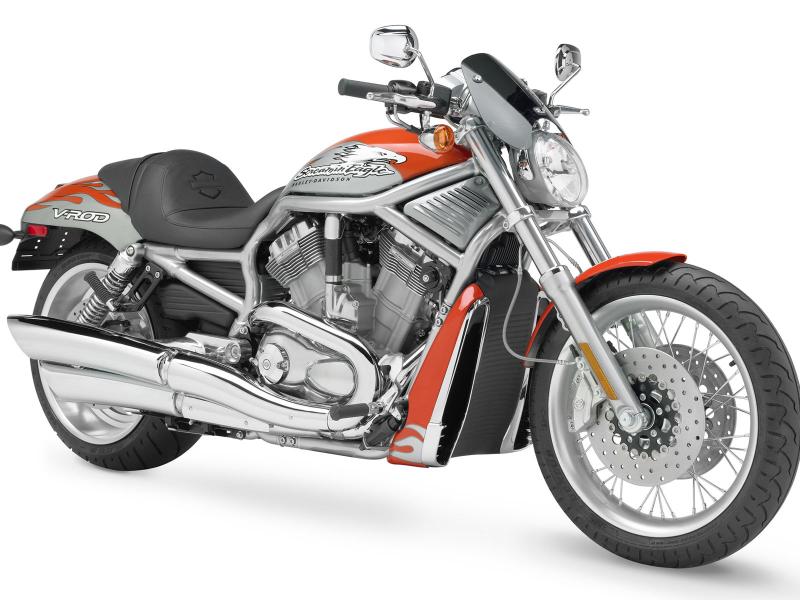 Оранжевый Harley Davidson 800x600