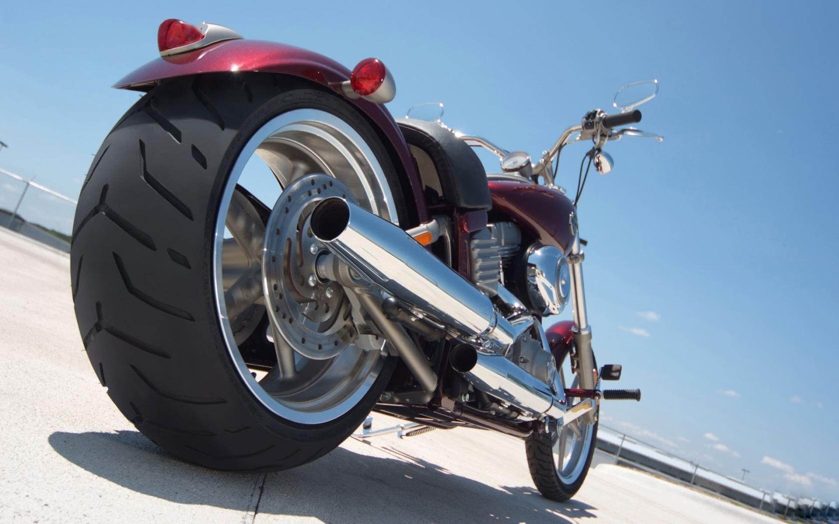 Harley Davidson Softail FXCW 1680x1050