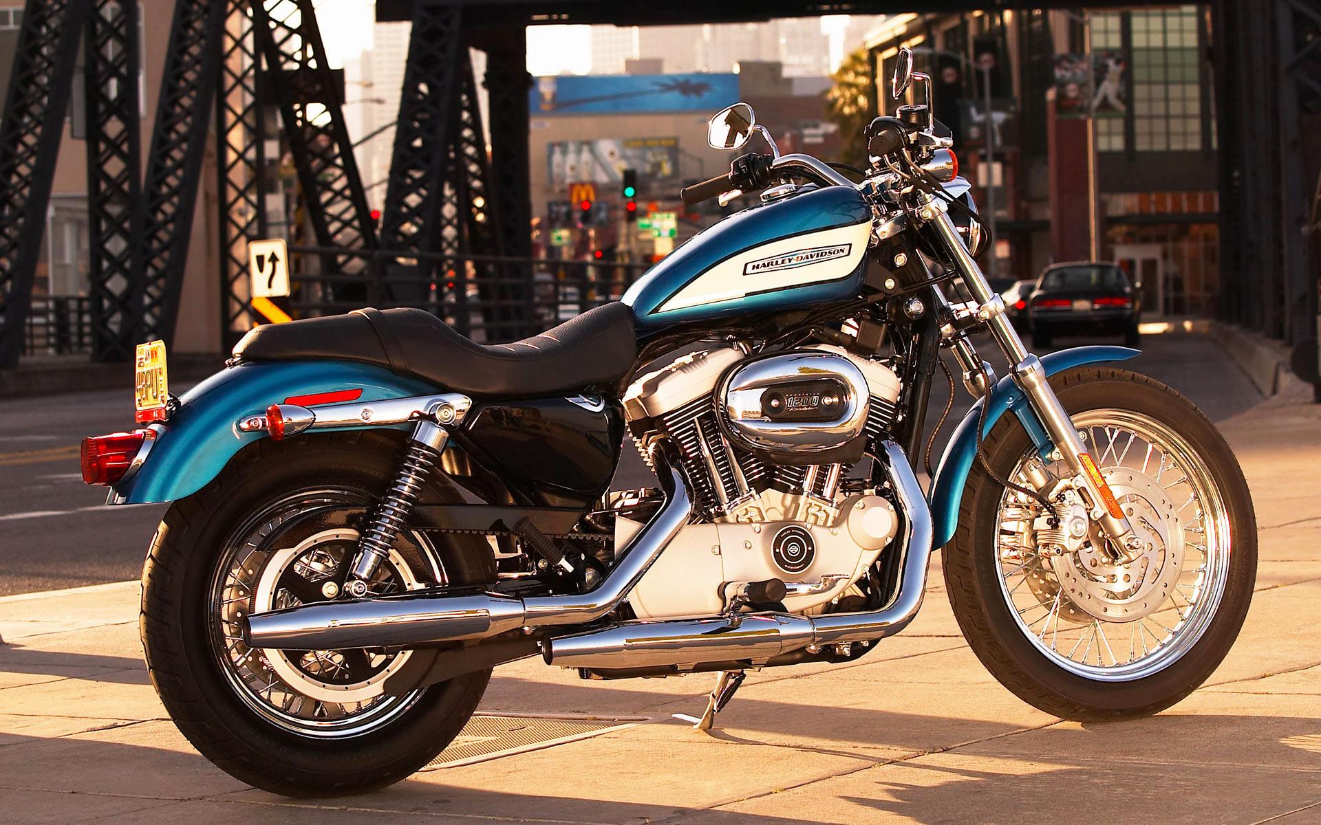 Harley Davidson городской вид 1920x1200